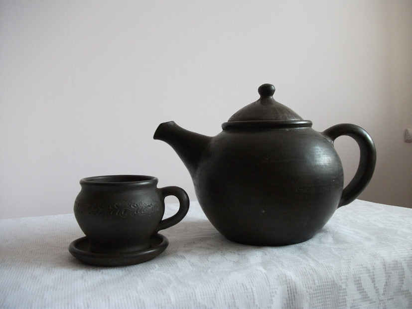 керамічний чайник і чашка, ручна робота